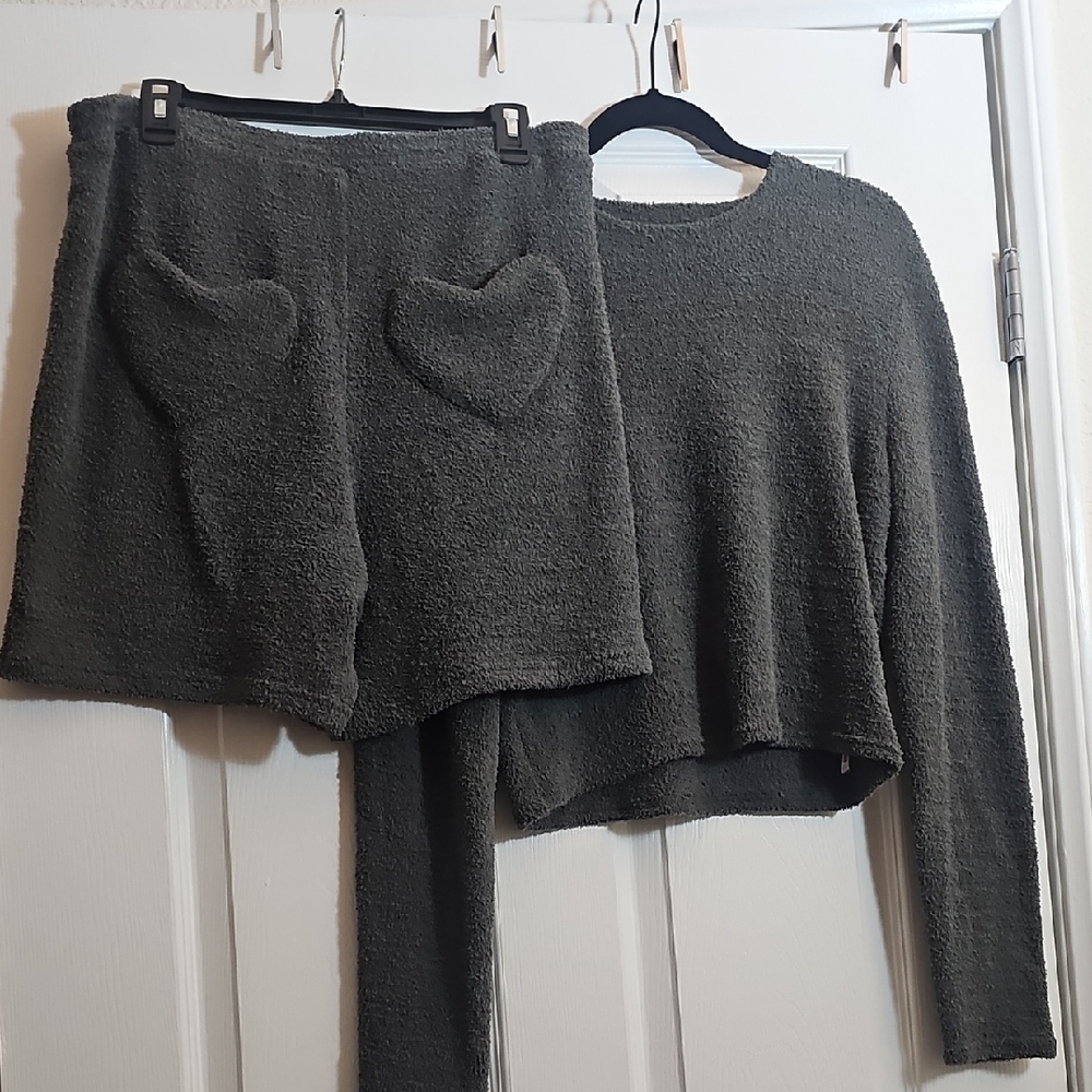 Cozy Women's Two-Piece Sweater Set - Dark Gray